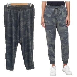 Splendid Women's Knit Camo Jogger Pants Size Medium